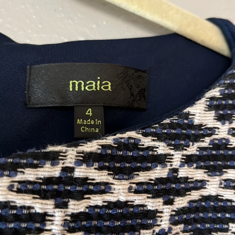 Maia navy and white heavyweight, sleeveless dress. Size 4. Fits like a 0-2 - Picture 2 of 10